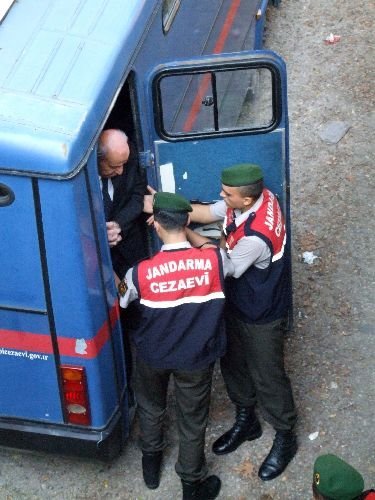 Üzmez'den Gazetecilere: Çok Konuşacağım Bugün