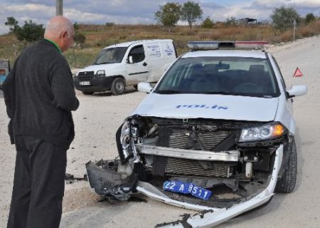 Uzunköprü Emniyet Müdürü'nün Makam Aracı Kaza Yaptı