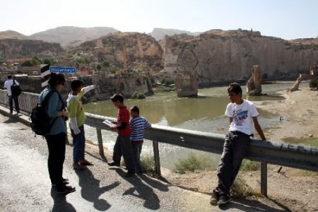 Vadesi Dolan Tarihin Çocuk Rehberleri, Harçlıklarını Tarihten Çıkartıyor