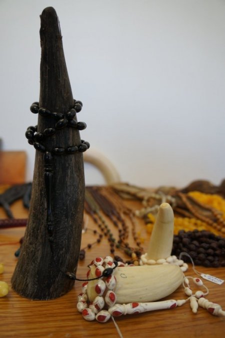 Vahşi hayvanların dişleri usta elinde tespihe dönüşüyor (Özel)