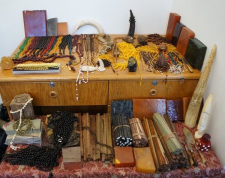 Vahşi hayvanların dişleri usta elinde tespihe dönüşüyor (Özel)