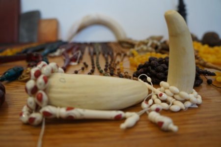 Vahşi hayvanların dişleri usta elinde tespihe dönüşüyor (Özel)