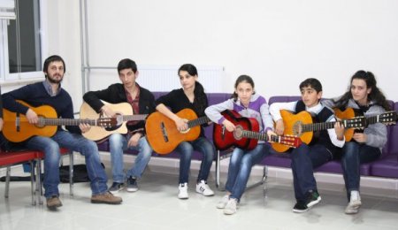 Vakfıkebir Gençlik Merkezi’nde açılan kurslara gençler yoğun ilgi gösteriyor