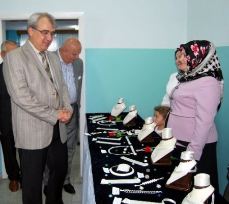 Vakfıkebir Halk Eğitim yıl sonu sergisi açtı