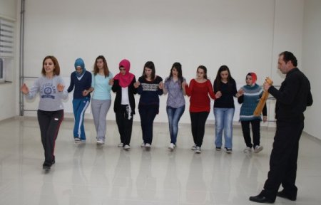 Vakfıkebir MYO öğrencilerinin horon ilgisi