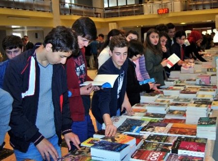 Vakfıkebir’de kitap fuarı açıldı