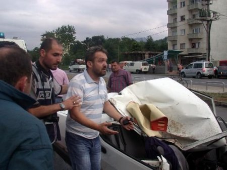 Vakfıkebir'de Trafik Kazası: 1 Ölü, 2 Yaralı