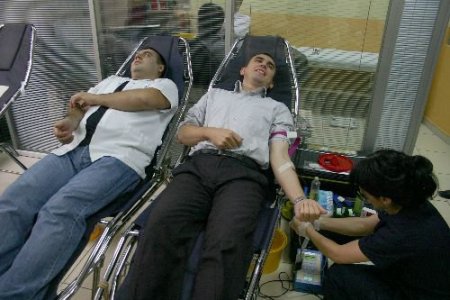 Vakıf Hastanesi Personeli Kızılay'a Kan Bağışladı