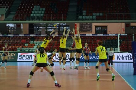 VakıfBank, ligdeki yedinci maçını da kazandı