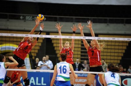 VakıfBank Şampiyonlar Ligi play-off turunda deplasmanda 3-1 kazandı