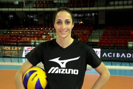 Vakıfbank’ın kaptanı Gözde Sonsırma’ya Japonya'dan özel sponsor