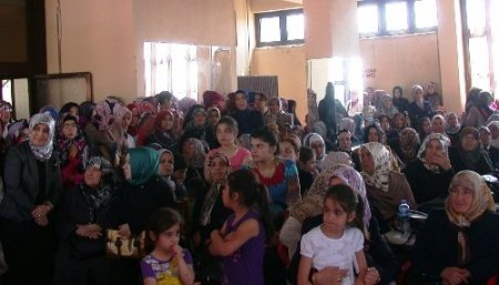 Vakkasoğlu: Anneler birer şefkat abidesidir