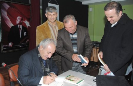 Vakkasoğlu: Çocuklara yabancı dil öğrenmede Akif'i rol model gösterelim