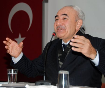 Vakkasoğlu: Çocuklara yabancı dil öğrenmede Akif'i rol model gösterelim