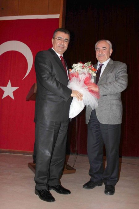 Vakkasoğlu: Turistler kadar bile Mevlana'yı bilmiyoruz