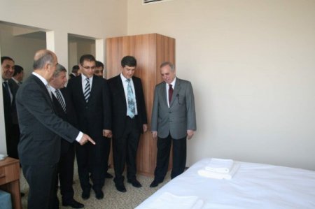 Vali, BTSO üyelerini otelcilik ve turizm meslek lisesinde topladı