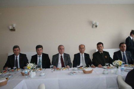 Vali, BTSO üyelerini otelcilik ve turizm meslek lisesinde topladı