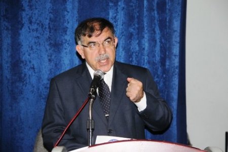 Vali Adnan Yılmaz, bilgi yarışmasında ilk soruyu sordu