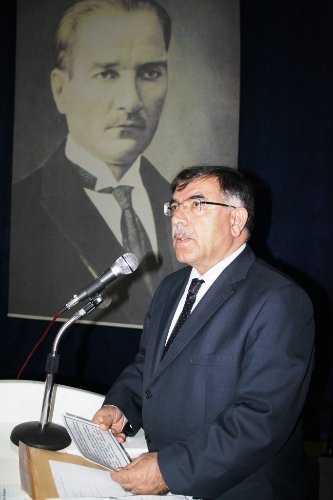 Vali Adnan Yılmaz, bilgi yarışmasında ilk soruyu sordu