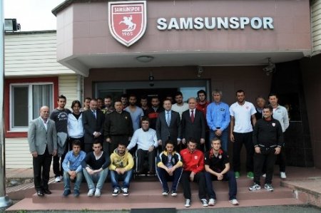 Vali Aksoy, ligde zor günler geçiren Samsunspor'u ziyaret etti