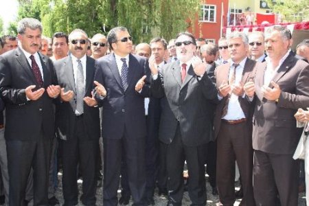 Vali Ali Yerlikaya: Doğu'nun Tek Eksiği, Yitirilen Öz Güveni Yeniden Kazanmaktır