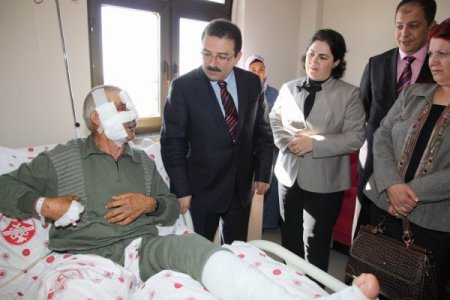 Vali Altınok, hastalar ile yaşlı ve çocukların bayramını kutladı