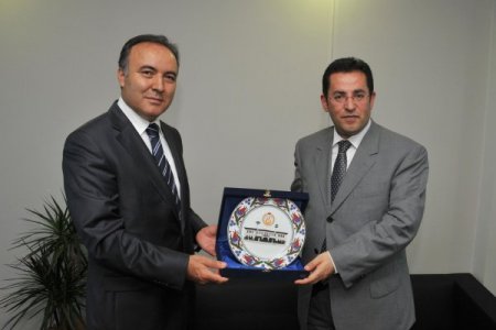 Vali Altıparmak, Uaü Rektörü’nü Ziyaret Etti