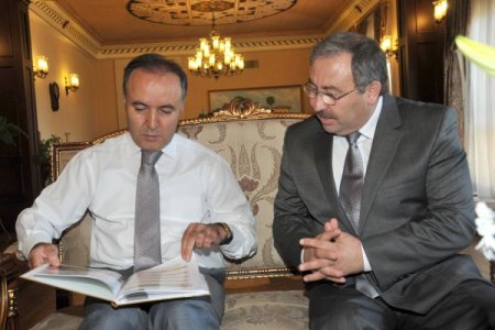 Vali Altıparmak Antalya Tarım Stratejik Planı'nı beğendi