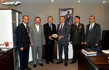 Vali Altıparmak’tan Antalya protokolüne veda