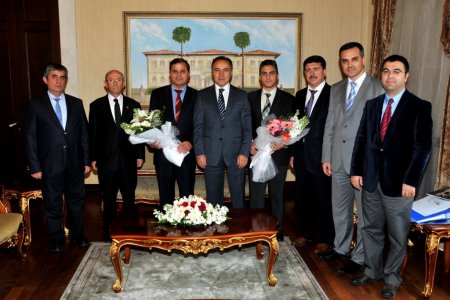 Vali Altıparmak’tan yılın doktoruna tebrik