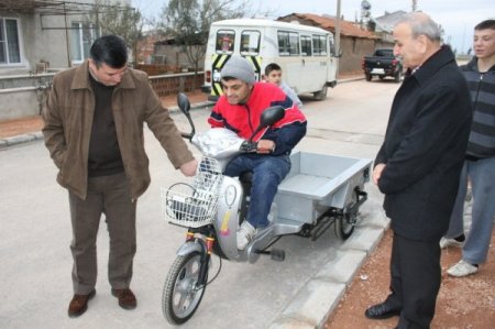 Vali Arslan, Engelli Vatandaşa Elektrikli Bisiklet Hediye Etti