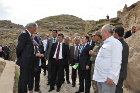 Vali Arslan Hasankeyf’i ziyaret etti