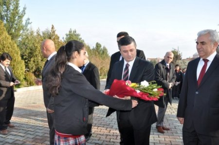 Vali Arslan YİBO’da öğrencilerle kahvaltı yaptı