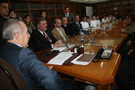Vali Ata, Başarılı Meslek Liseli Öğrencileri Ve Boksçu Kızları Ödüllendirdi