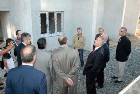 Vali Ata Yapımı Devam Eden Okulları İnceledi