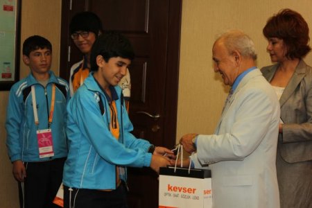 Vali Atış, Türkçe’nin Çocuklarını Kabul Etti