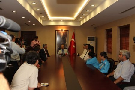 Vali Atış, Türkçe’nin Çocuklarını Kabul Etti