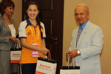 Vali Atış, Türkçe’nin Çocuklarını Kabul Etti