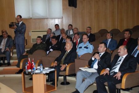 Vali Atış: Mevsimlik İşçilerin Yaşam Standardını Arttırmak İçin Çalışıyoruz