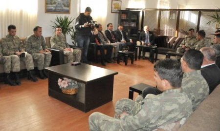 Vali Aydın, Mehmetcikler ile kitap okudu, türkü söyledi