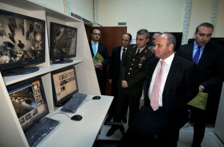 Vali Çakacak, 112 Acil Çağrı Merkezi'ni inceledi