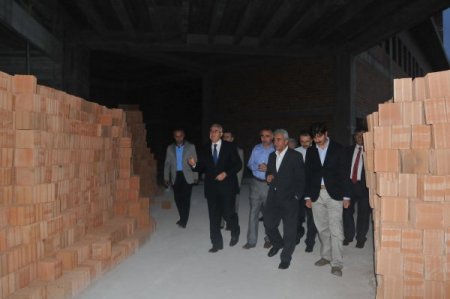 Vali Çakır, İş Adamları Ve Eğitim Gönüllülerine İftarla Veda Etti