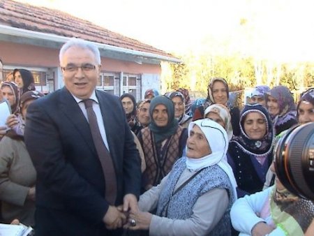 Vali Çakır'dan Köylülere: Siz Köyünüzde Kalın, Biz De Eksiklerinizi Giderelim