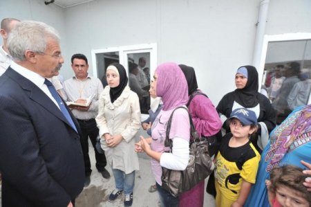 Vali Cerrah, Cevdetiye'de bulun çadır kenti denetledi