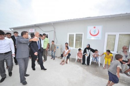 Vali Cerrah, Cevdetiye'de bulun çadır kenti denetledi