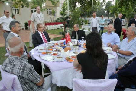 Vali Cerrah, Huzurevi Sakinleriyle İftarda Buluştu