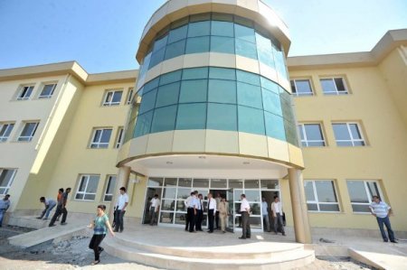 Vali Cerrah, inşaatı süren ilköğretim okulunda inceleme yaptı