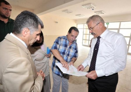 Vali Cerrah, inşaatı süren ilköğretim okulunda inceleme yaptı