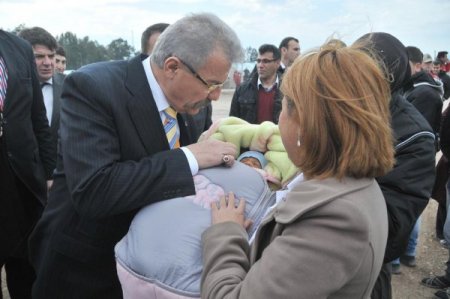 Vali Cerrah, Suriyelilerin kaldığı konaklama tesislerinde incelemelerde bulundu