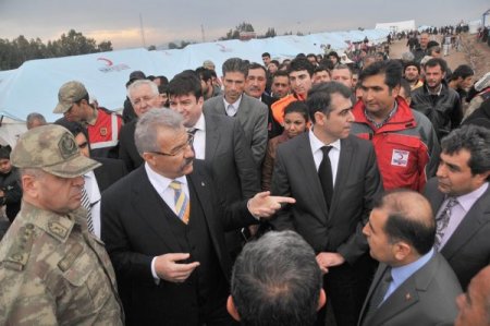 Vali Cerrah, Suriyelilerin kaldığı konaklama tesislerinde incelemelerde bulundu